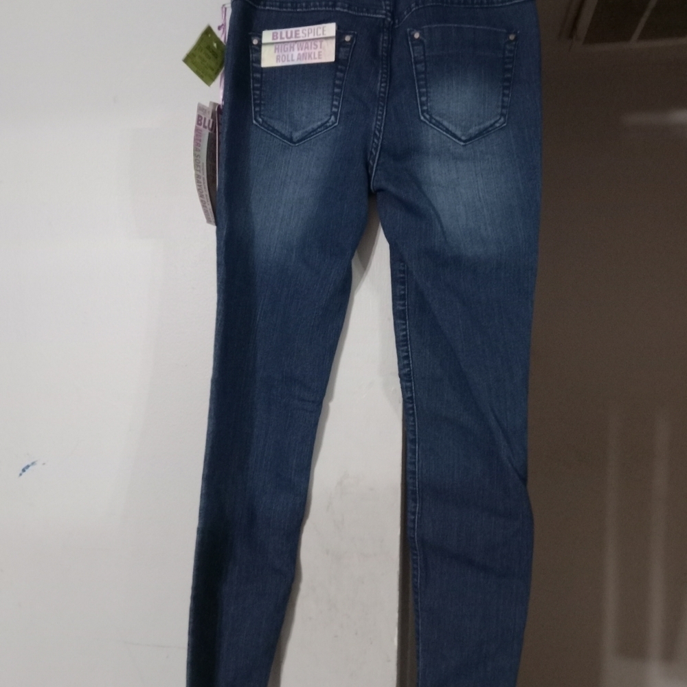 Blue spice  ladies NWT ultra soft rayon denim jeans. Size  junior 1